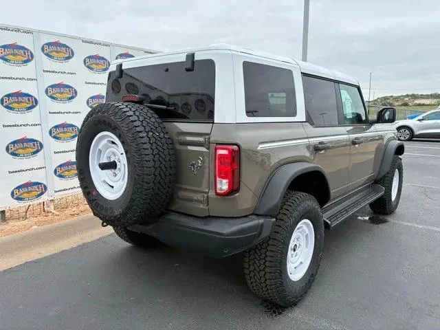 Ford Bronco — photo 2 of 6