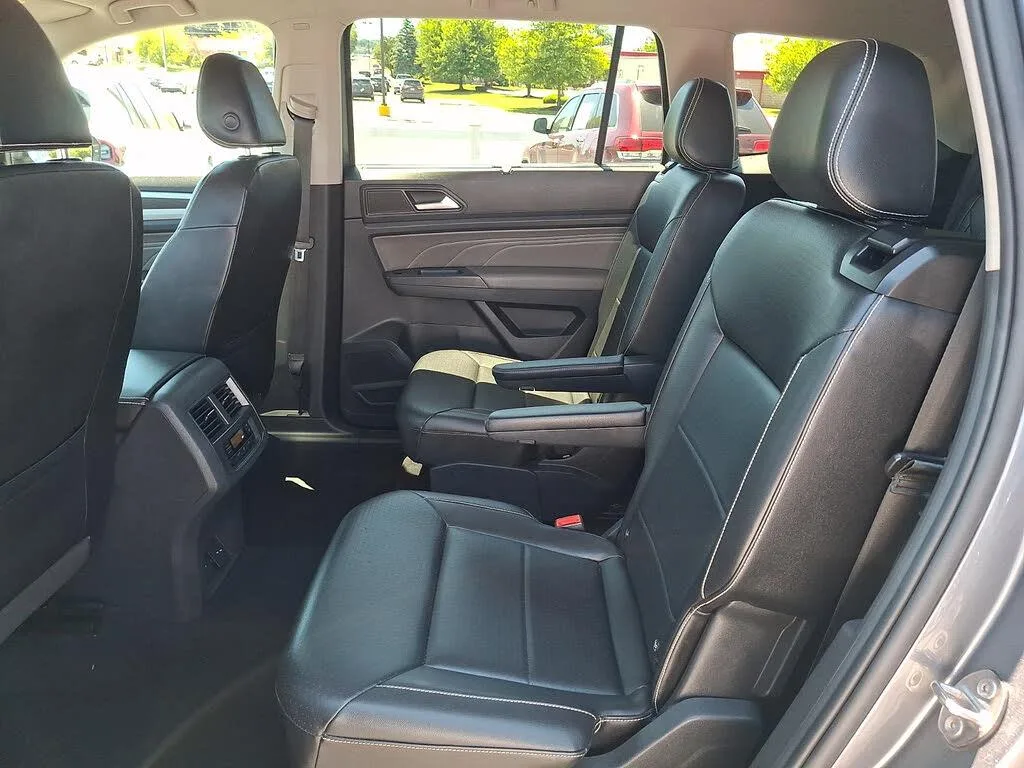 Ford Bronco — photo 6 of 6
