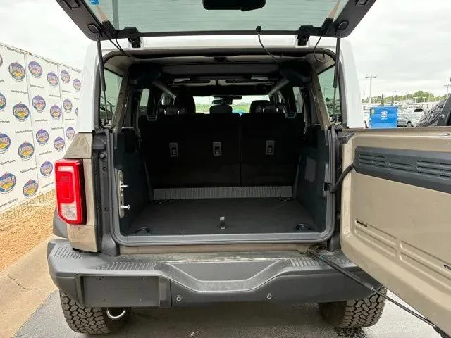 Ford Bronco — photo 5 of 6