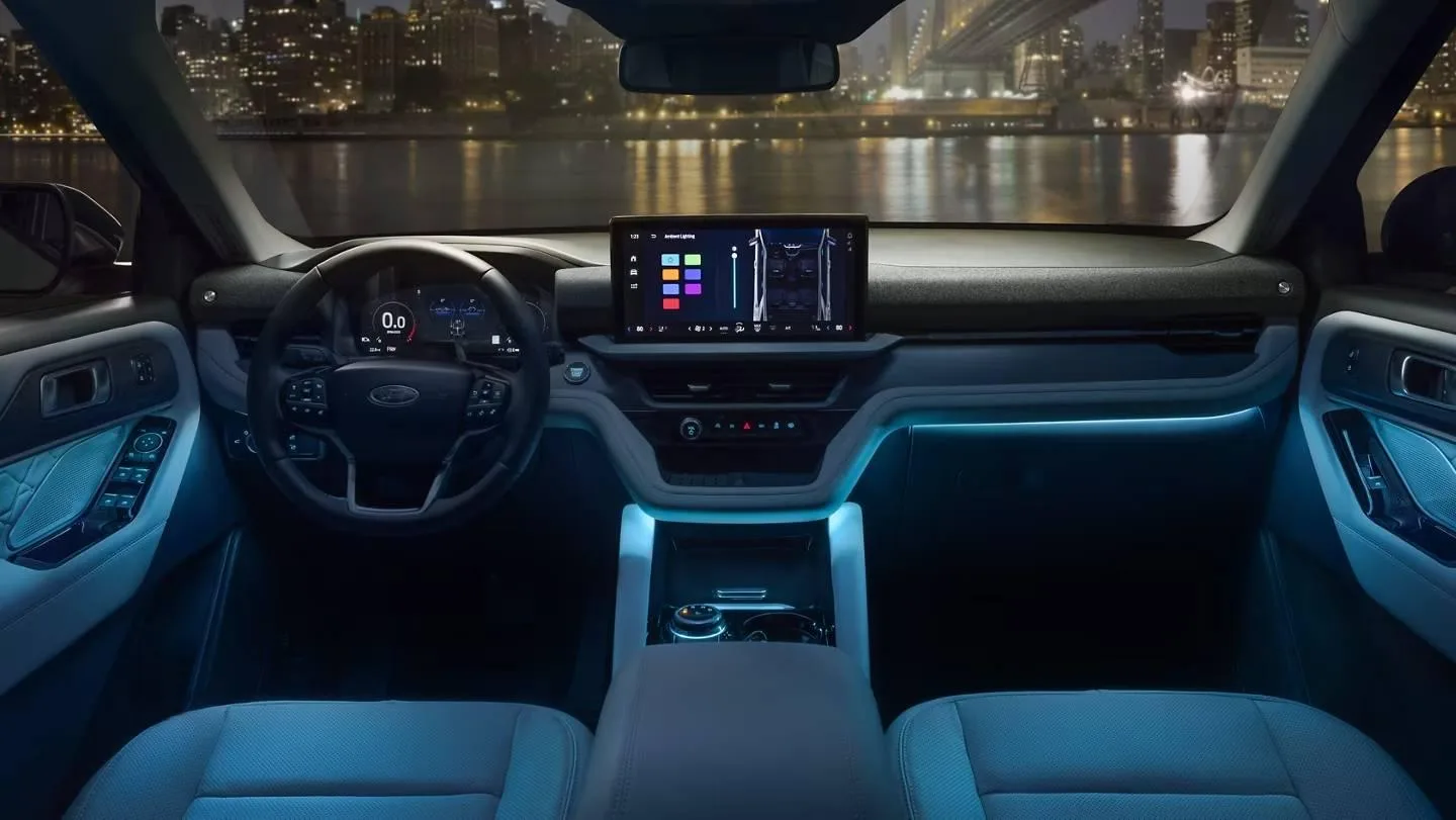 Ford Explorer — photo 2 of 2