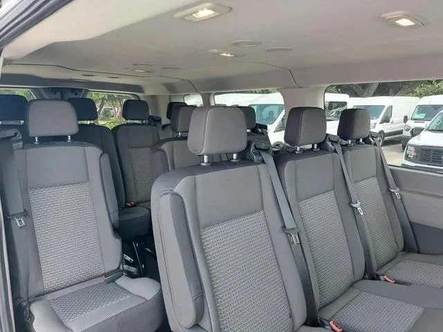 Ford Transit — photo 9 of 9