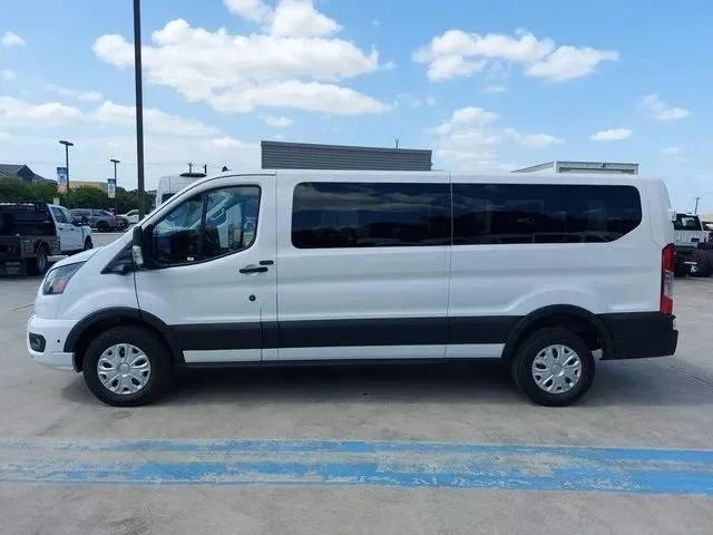 Ford Transit — photo 2 of 9