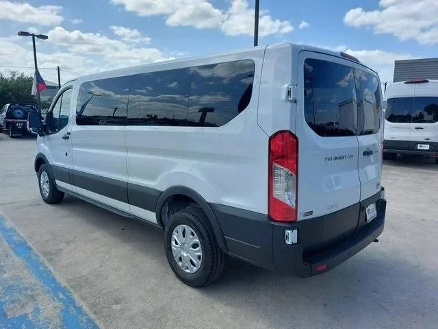 Ford Transit — photo 5 of 9