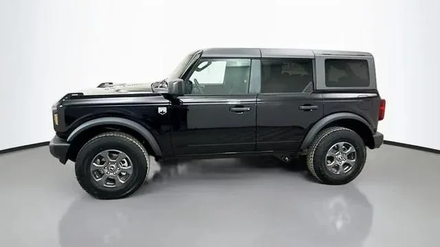 Ford Bronco — photo 6 of 6