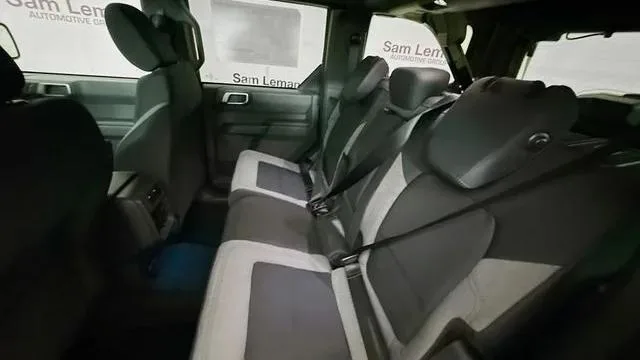 Ford Bronco — photo 2 of 6