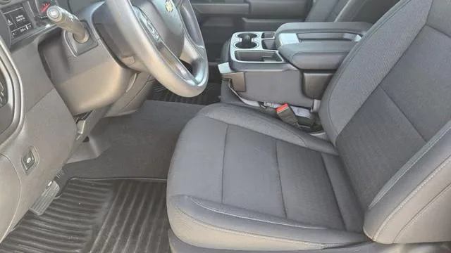 Chevrolet Silverado 1500 — photo 3 of 4
