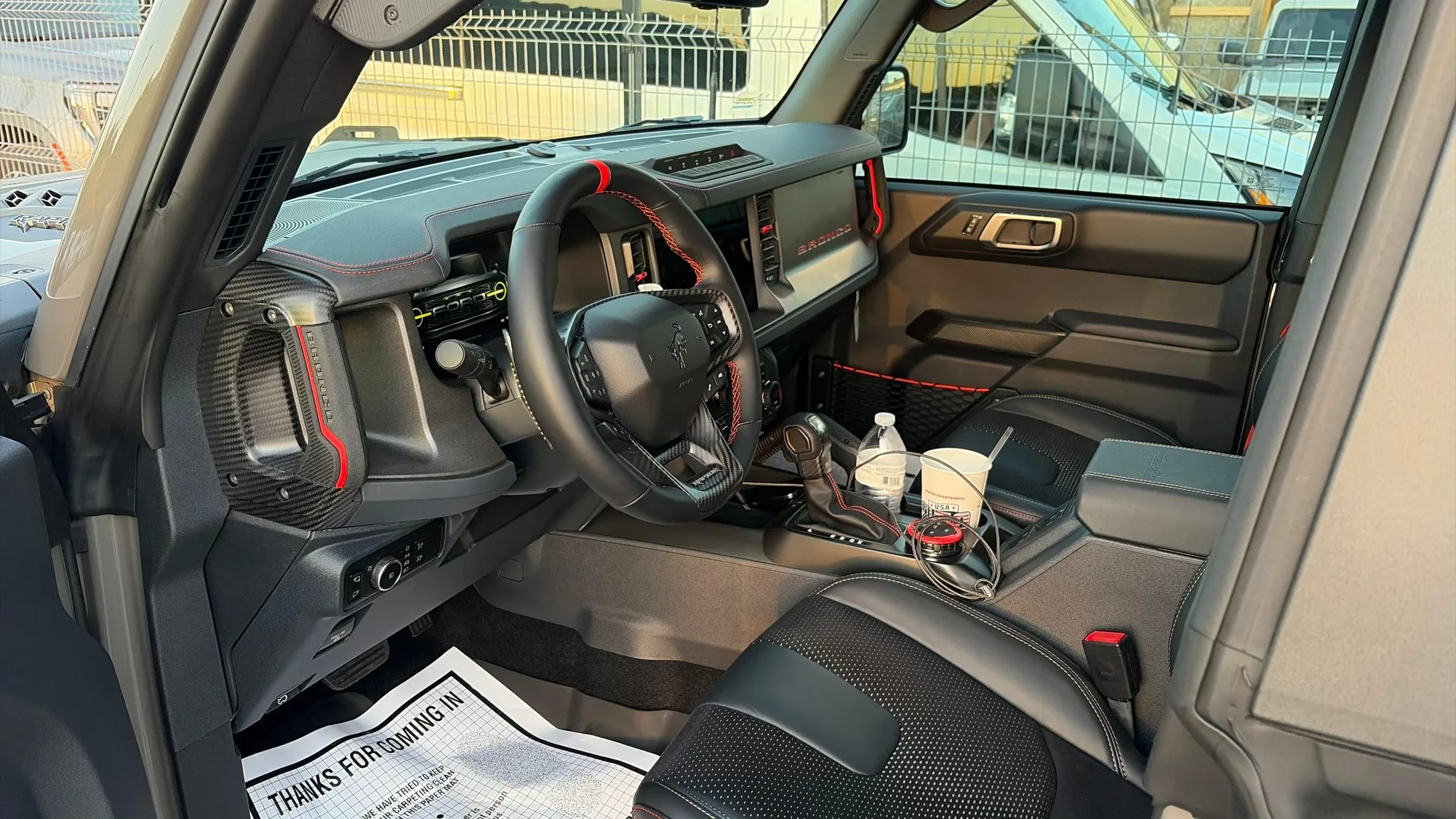 Ford Bronco — photo 3 of 3