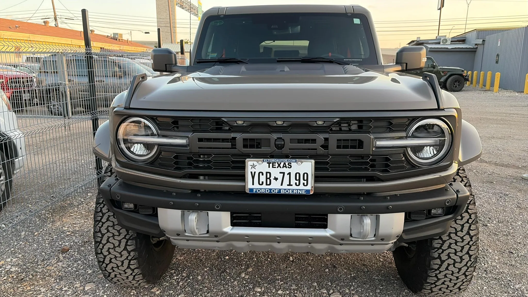 Ford Bronco — photo 2 of 3