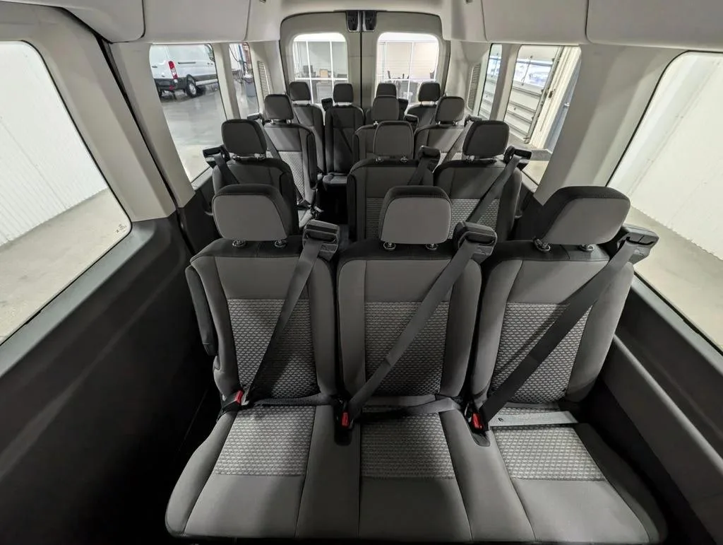 Ford Transit — photo 3 of 5