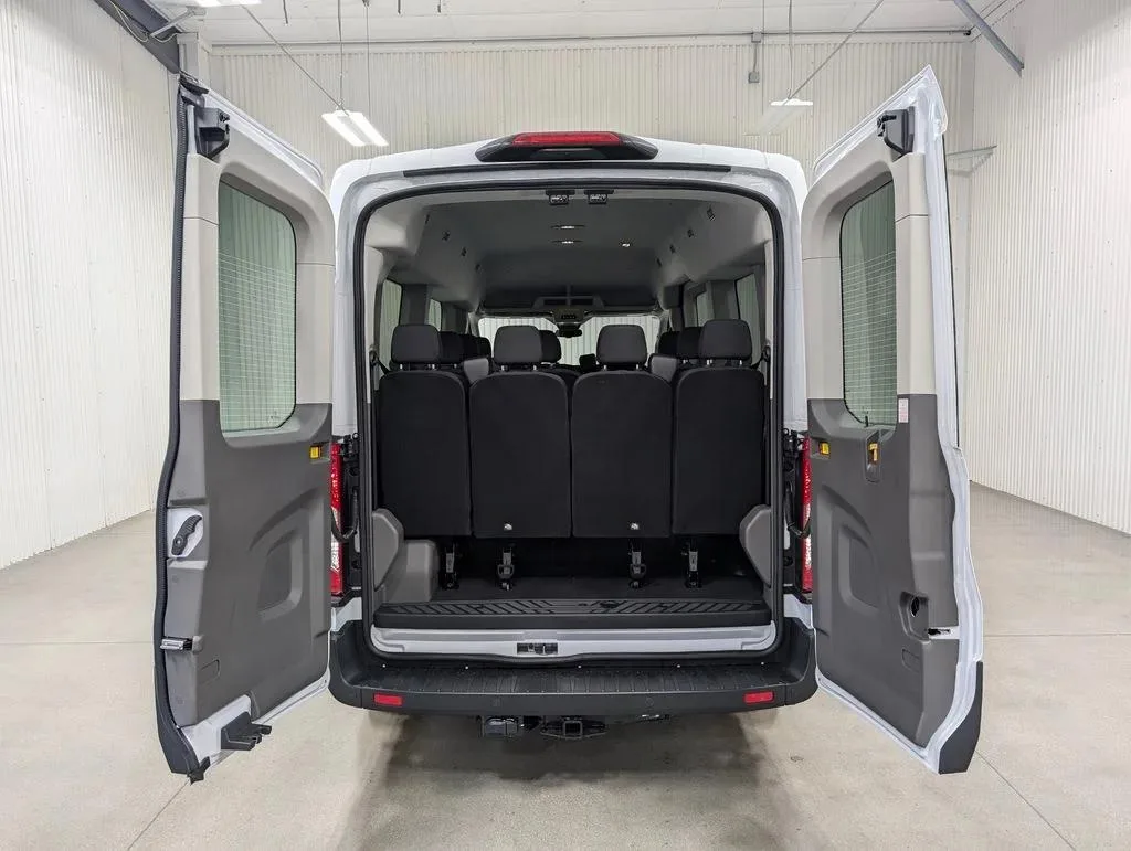 Ford Transit — photo 5 of 5