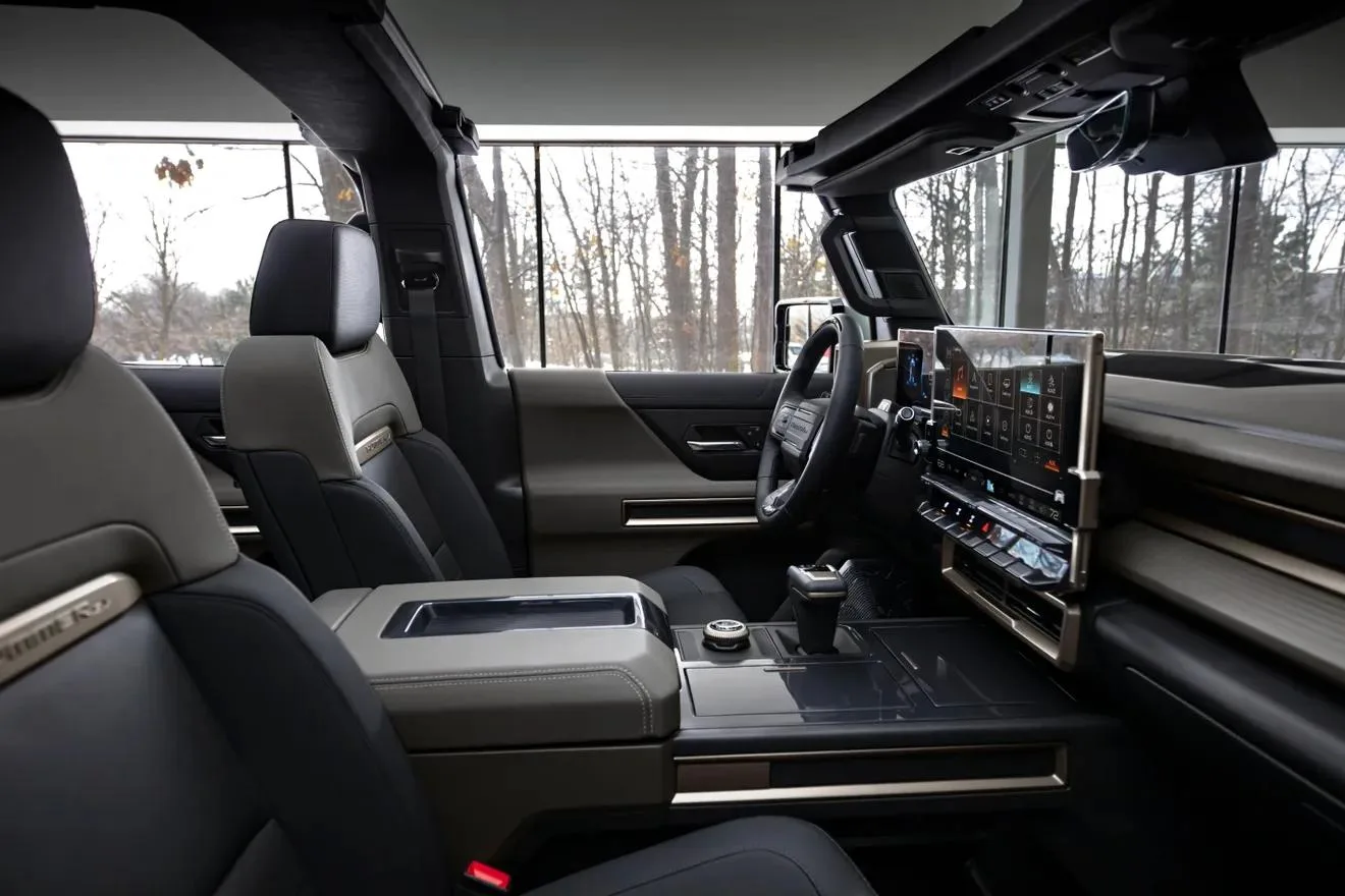GMC HUMMER EV SUV — photo 4 of 8