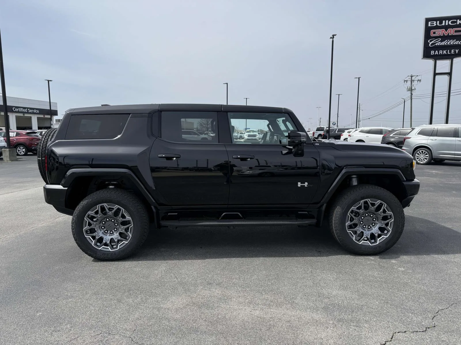 GMC HUMMER EV SUV — photo 5 of 8