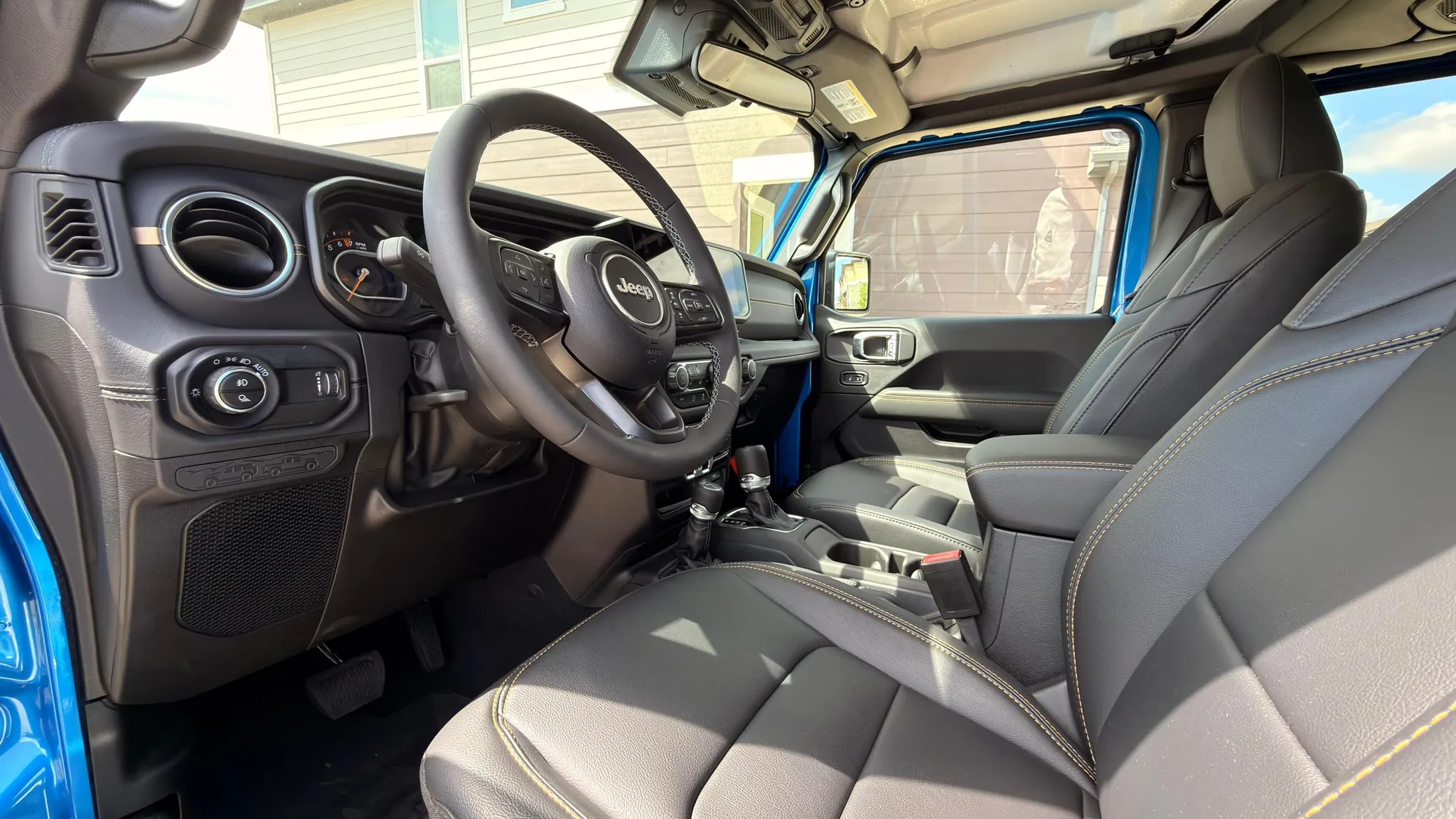 Jeep Gladiator — photo 2 of 13
