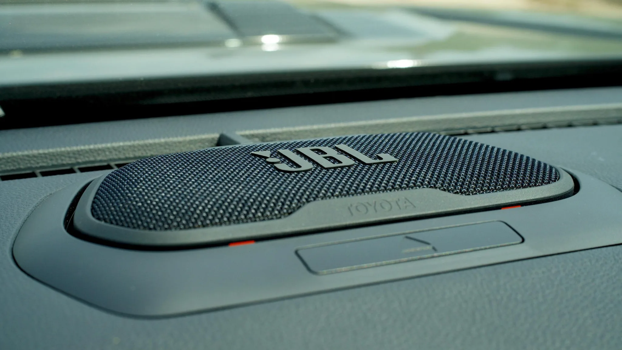 Toyota 4Runner — photo 5 of 8