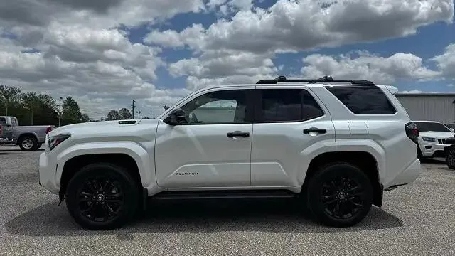 Toyota 4Runner — photo 9 of 12