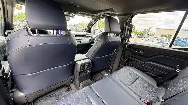 Toyota 4Runner — photo 4 of 12