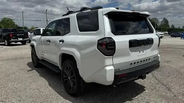 Toyota 4Runner — photo 8 of 12