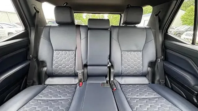 Toyota 4Runner — photo 3 of 12