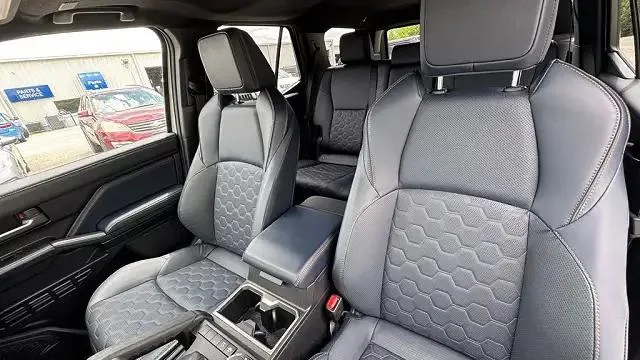 Toyota 4Runner — photo 2 of 12