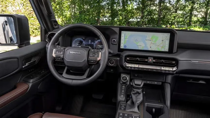 Toyota Land Cruiser — photo 5 of 12