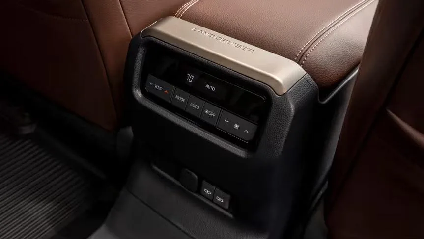 Toyota Land Cruiser — photo 11 of 12