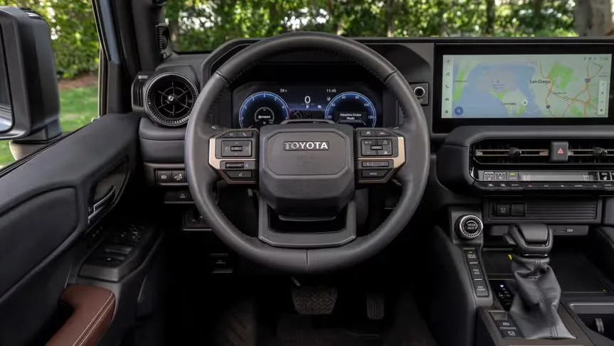 Toyota Land Cruiser — photo 6 of 12