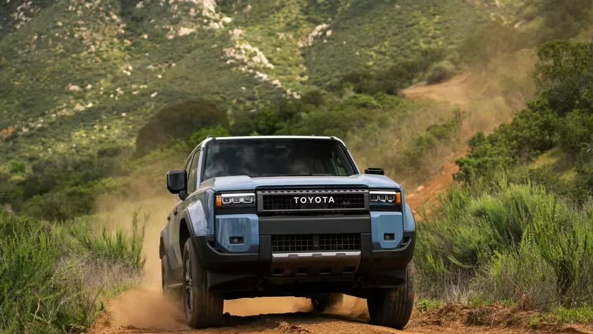 Toyota Land Cruiser — photo 3 of 12