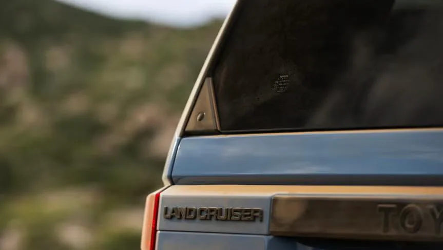 Toyota Land Cruiser — photo 8 of 12
