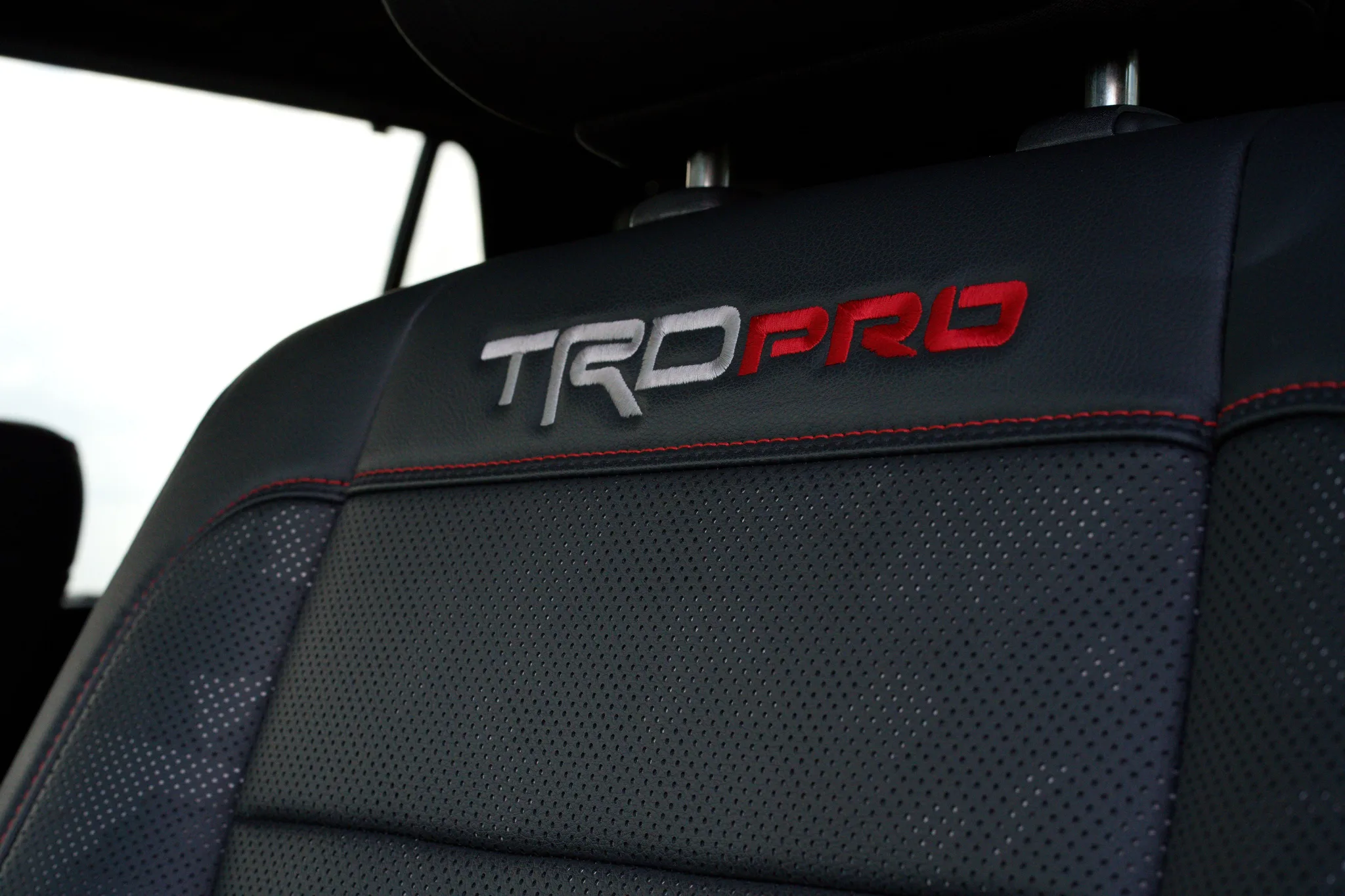 Toyota Sequoia — photo 13 of 18