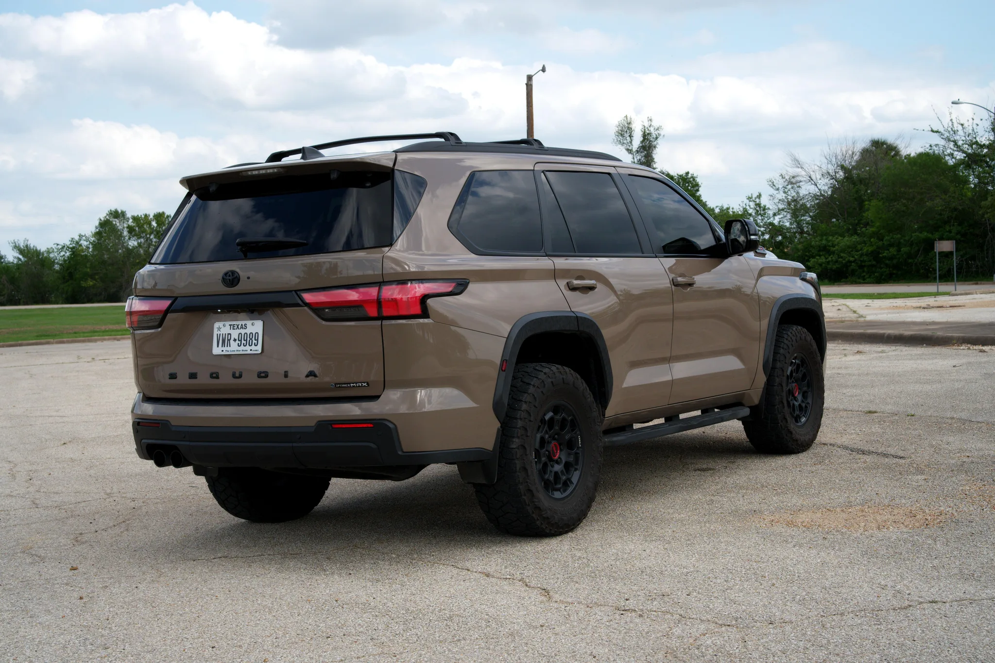 Toyota Sequoia — photo 7 of 18