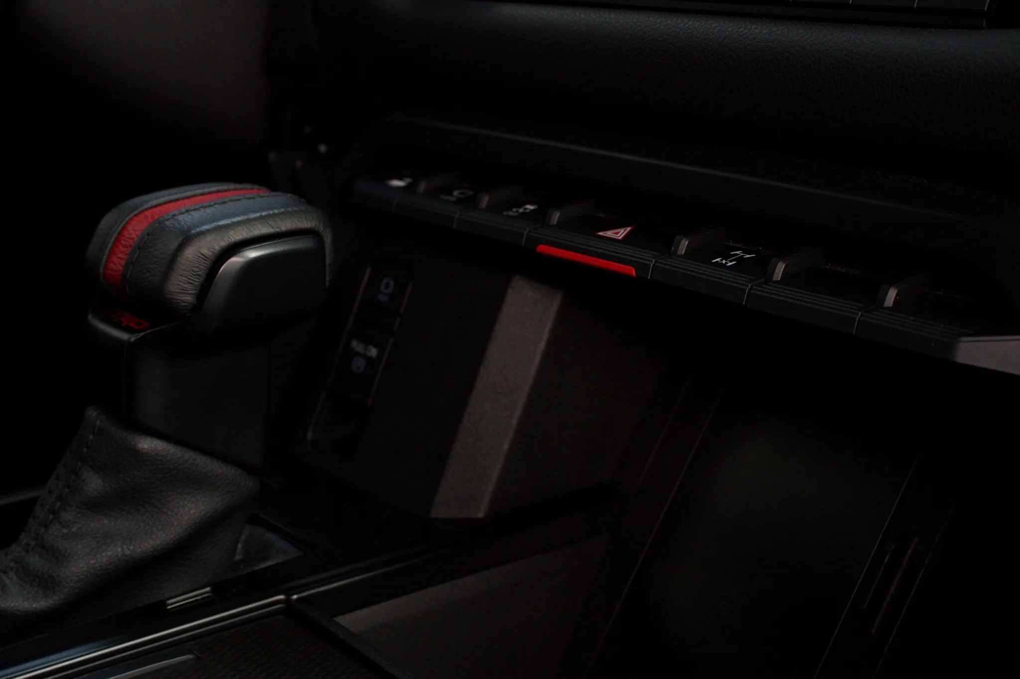Toyota Sequoia — photo 16 of 18