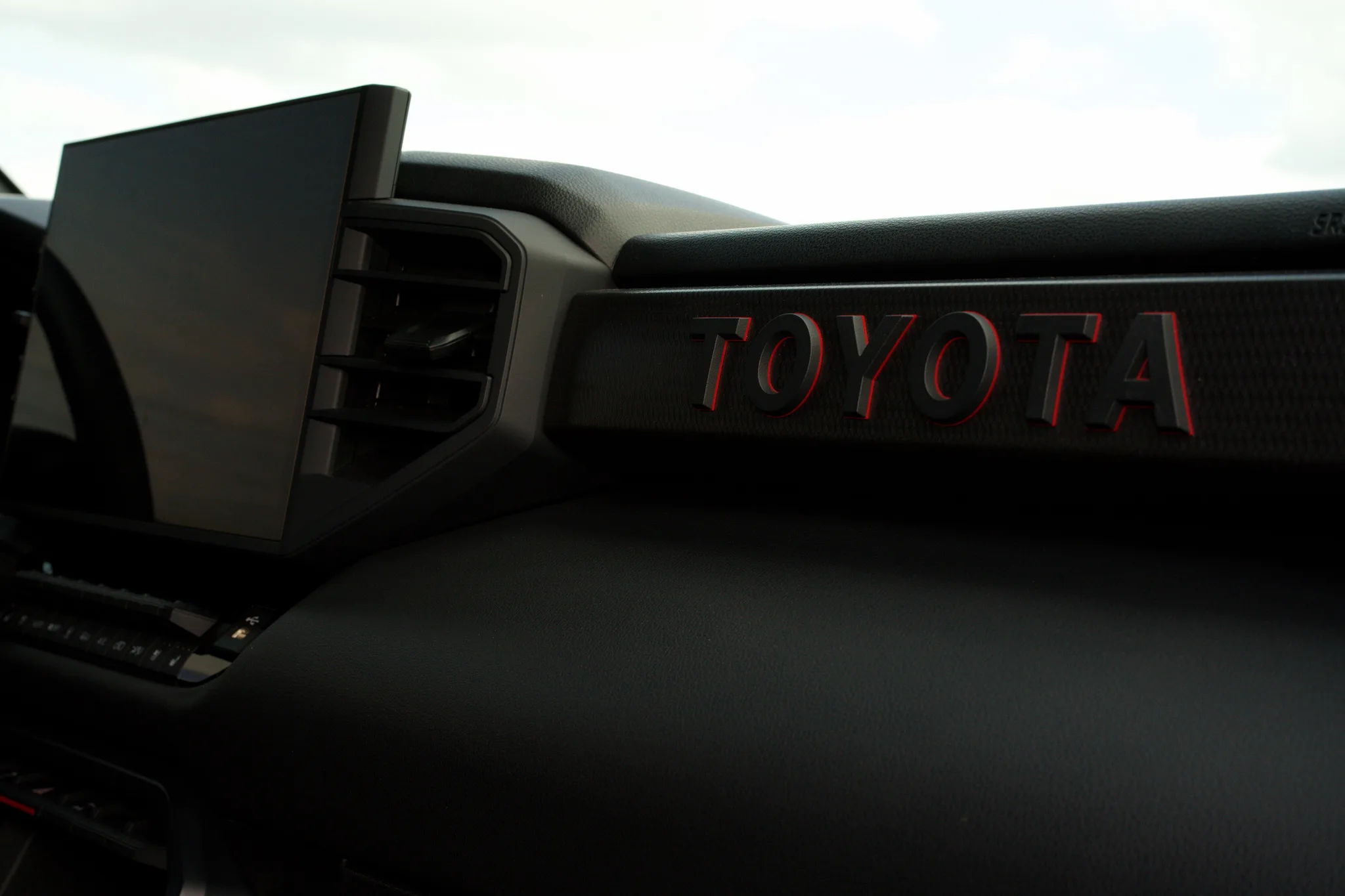 Toyota Sequoia — photo 12 of 18
