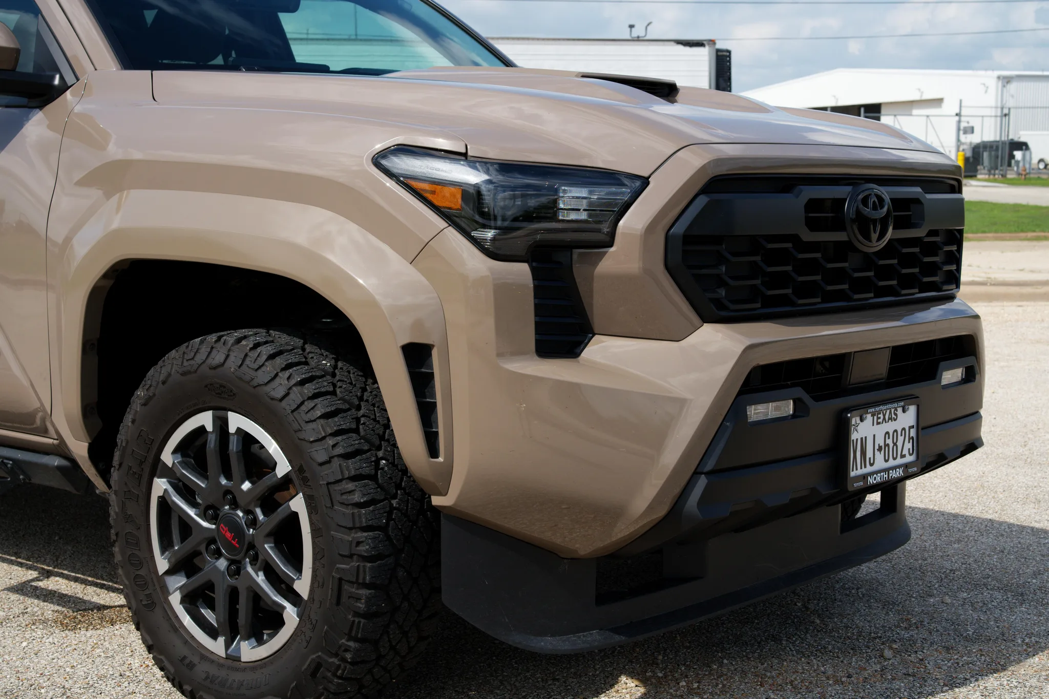 Toyota Tacoma — photo 7 of 9
