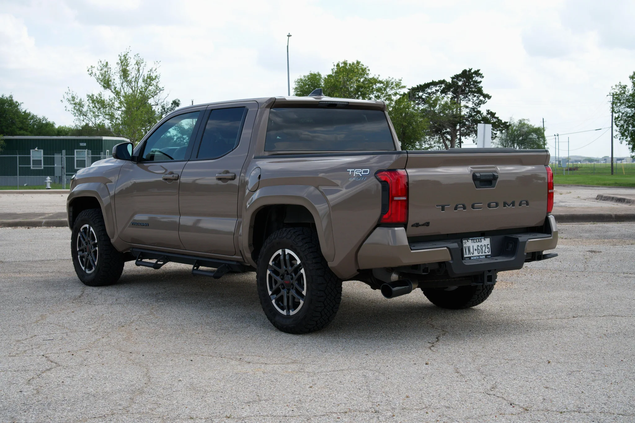 Toyota Tacoma — photo 4 of 9