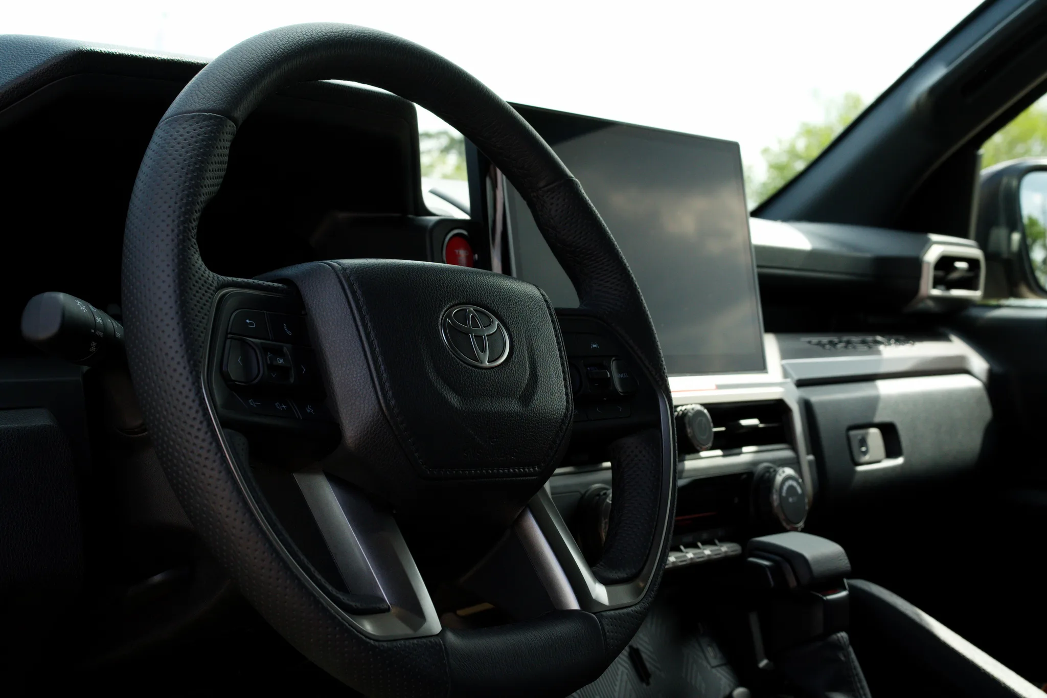 Toyota Tacoma — photo 2 of 9