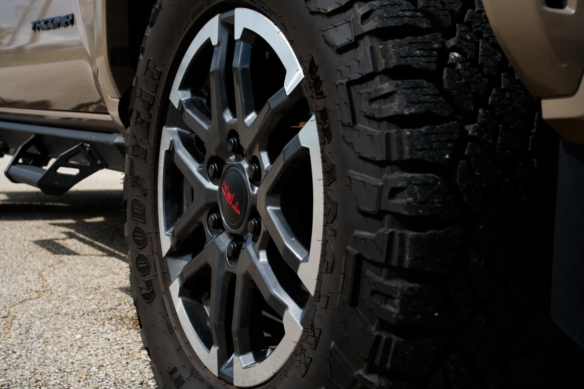 Toyota Tacoma — photo 5 of 9