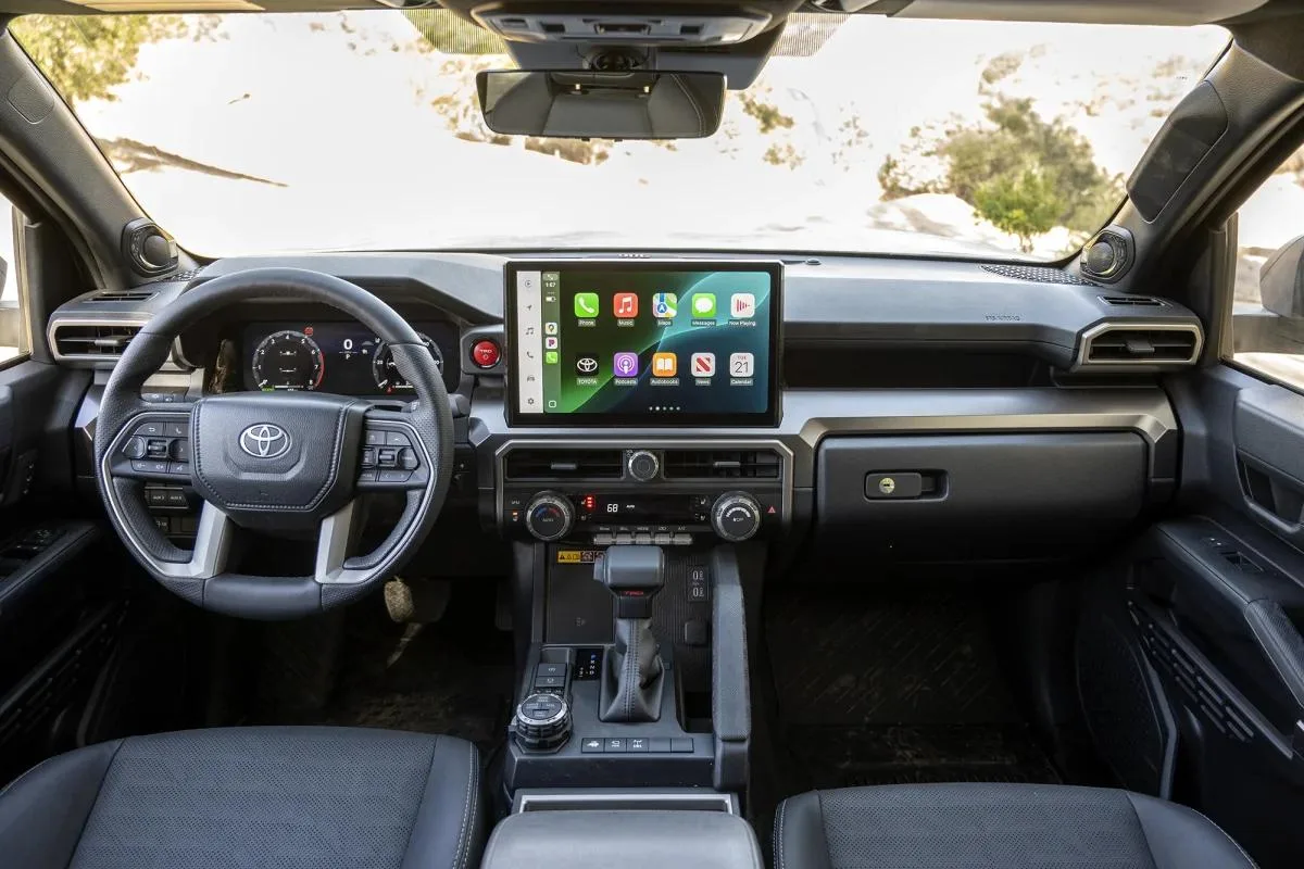 Toyota Tacoma — photo 2 of 3