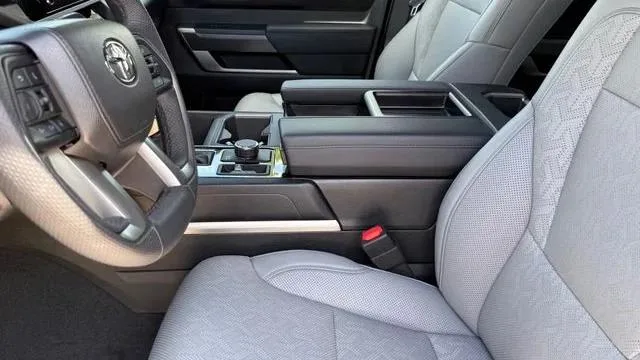 Toyota Tundra — photo 3 of 4