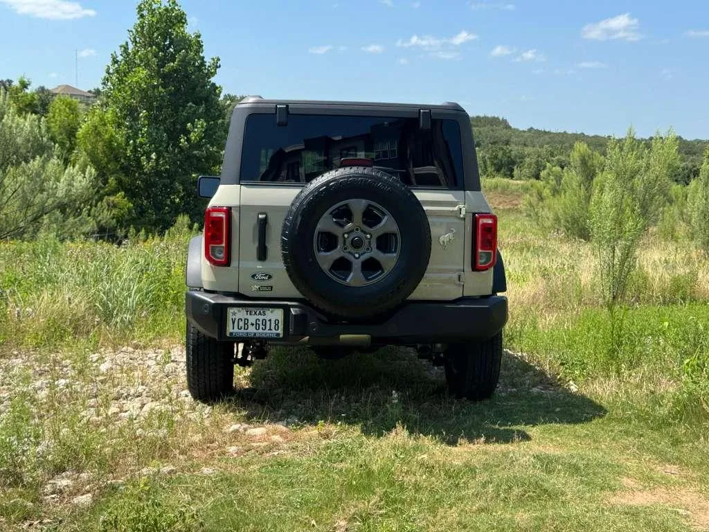 Ford Bronco — photo 4 of 6