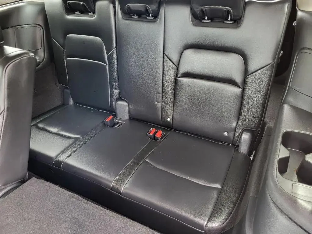 Nissan Pathfinder — photo 5 of 5