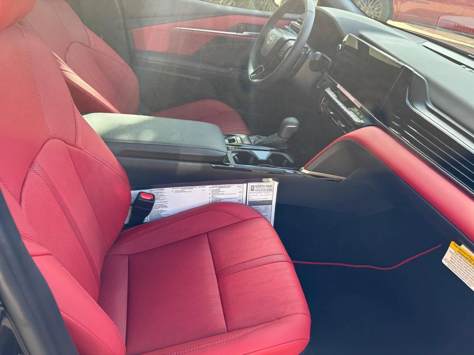 Toyota Camry Hybrid — photo 4 of 5