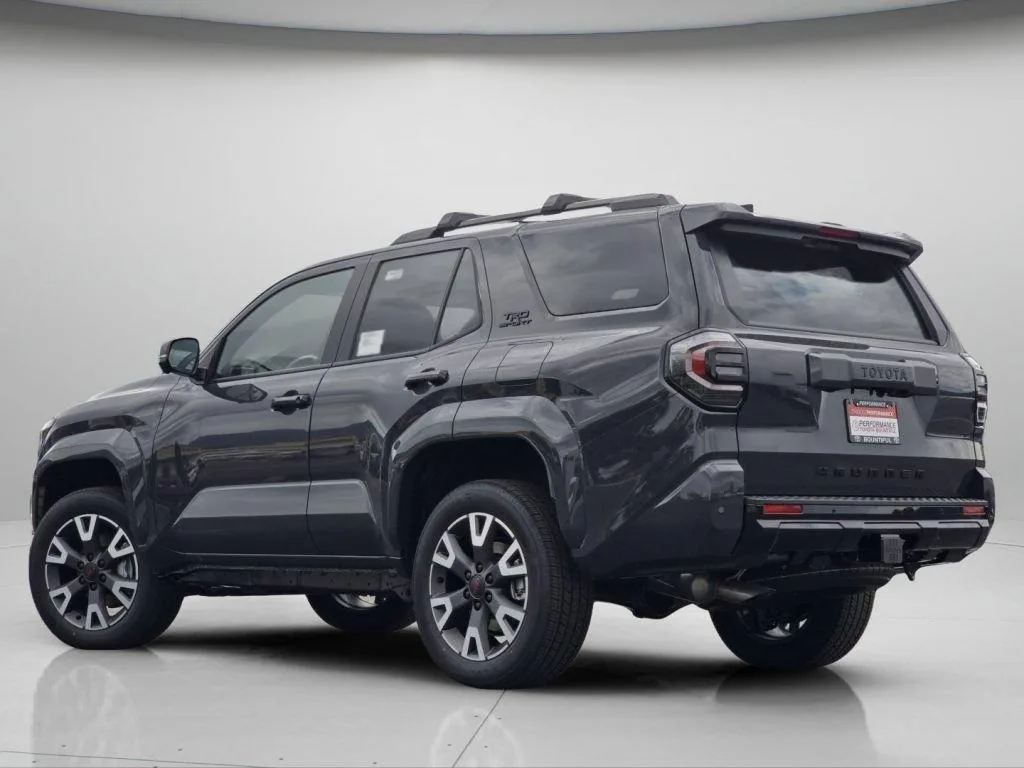 Toyota 4Runner — photo 2 of 8