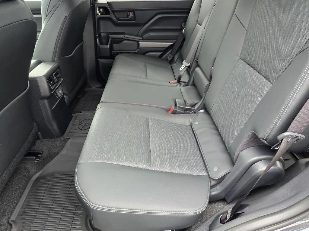 Toyota 4Runner — photo 5 of 8