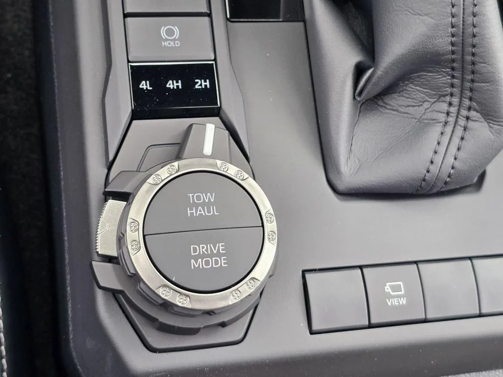 Toyota 4Runner — photo 3 of 8