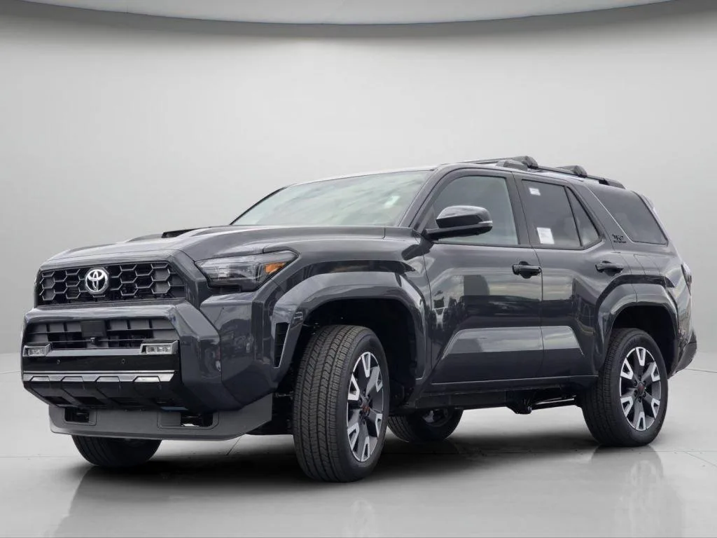 Toyota 4Runner — photo 4 of 8