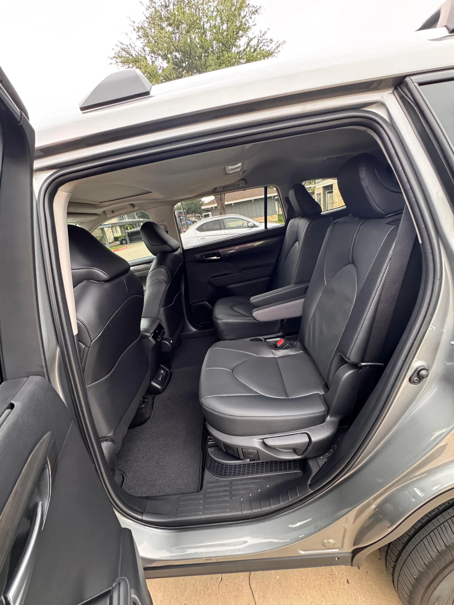 Toyota Highlander Hybrid — photo 4 of 7