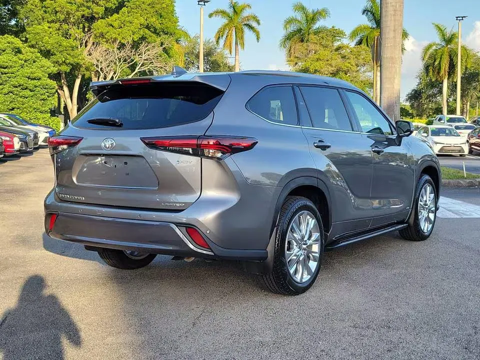 Toyota Highlander Hybrid — photo 3 of 7