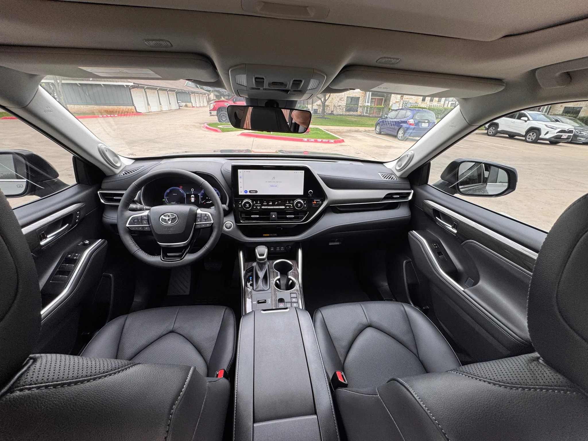 Toyota Highlander Hybrid — photo 2 of 7