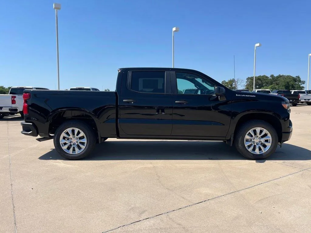 Chevrolet Silverado 1500 — photo 2 of 7