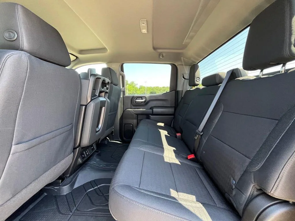 Chevrolet Silverado 1500 — photo 3 of 7